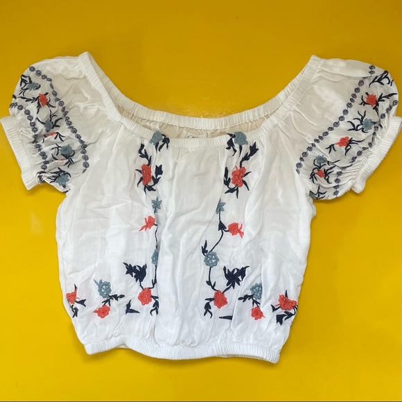 Tops - White embroidered crop top Size S